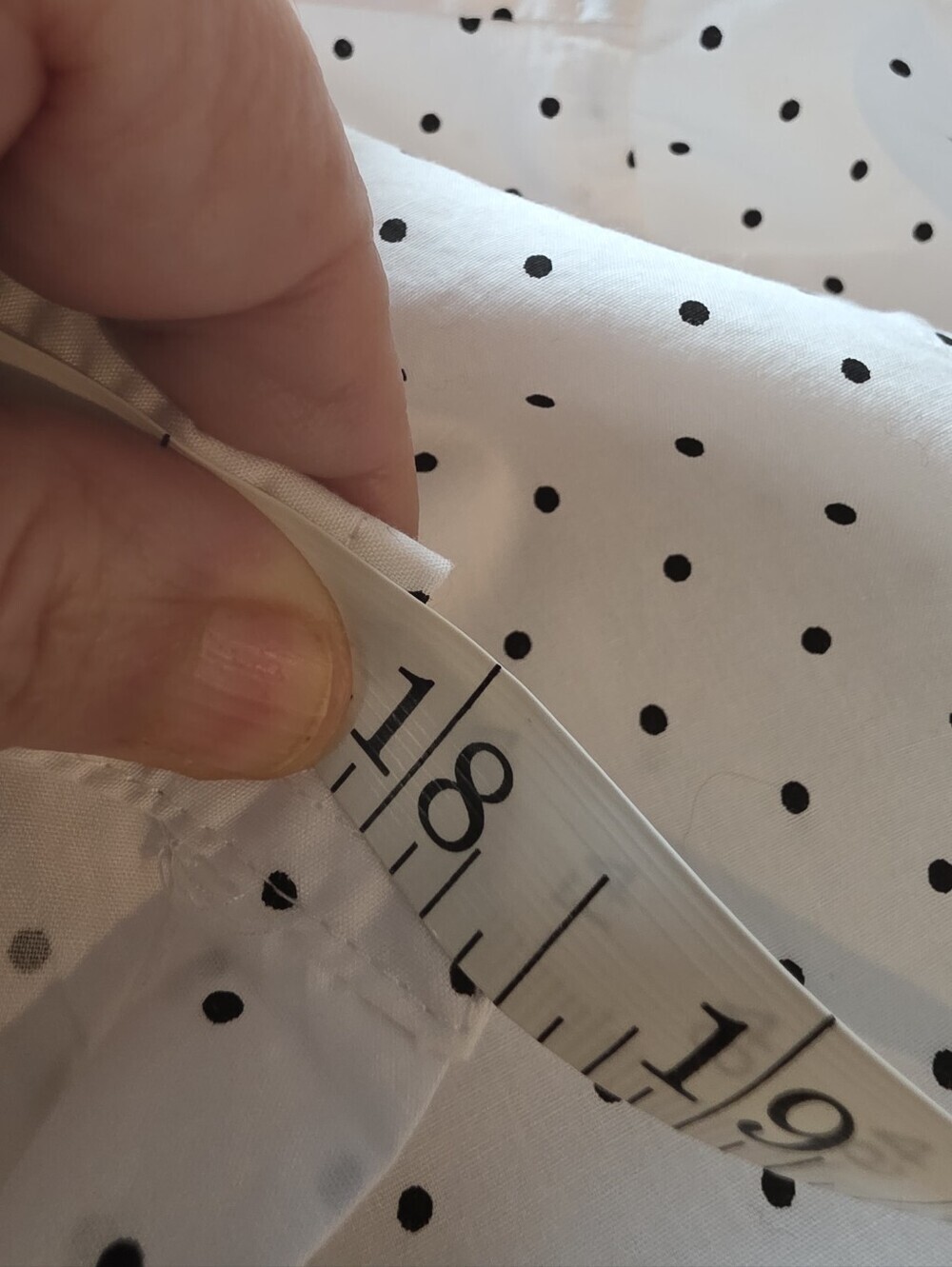 Amazon Essentials Women's White Button-Down Shirt W/Black Polka Dots Size Large - Picture 8 of 8